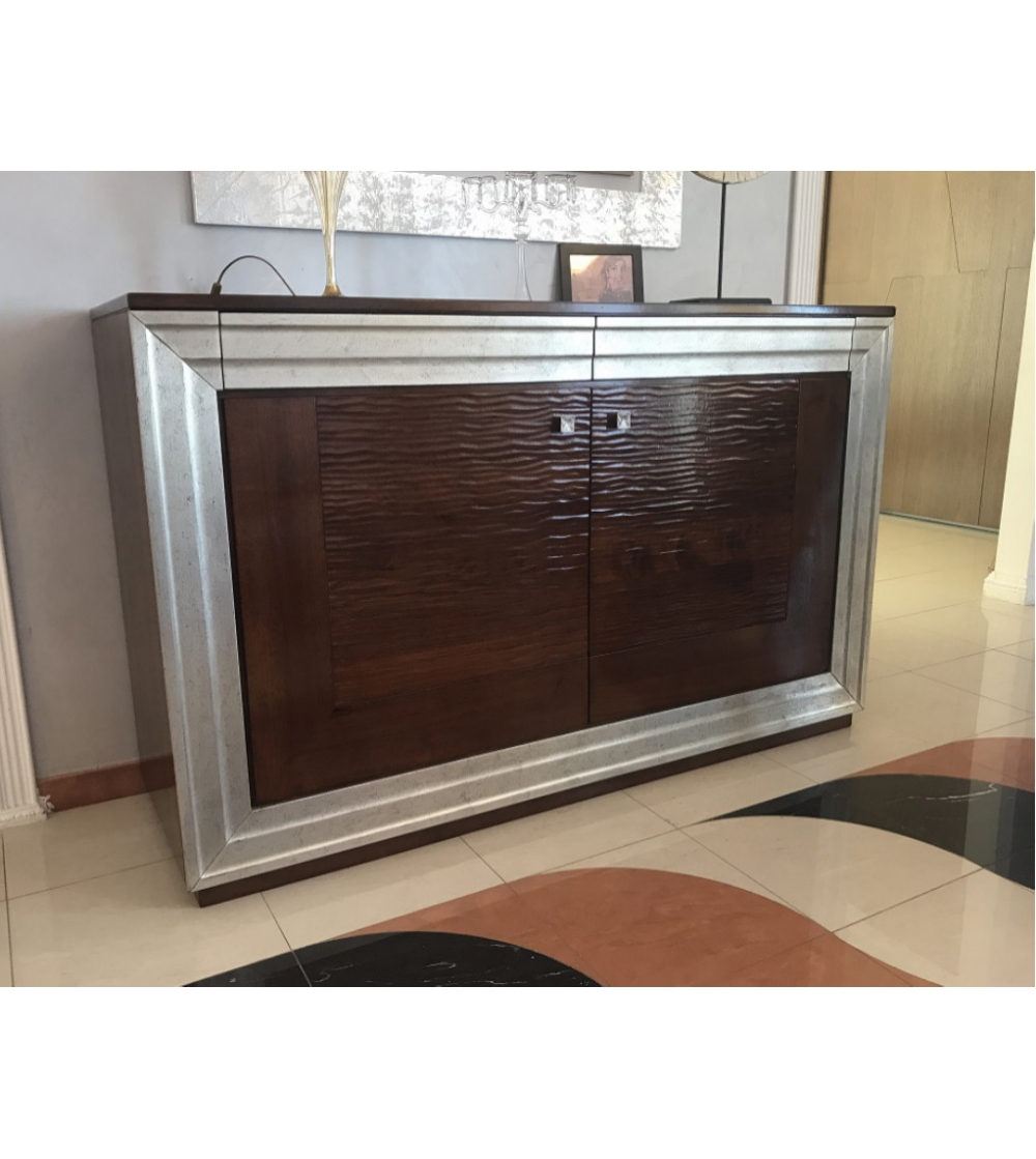 Sideboard mit 2 Türen im Angebot...