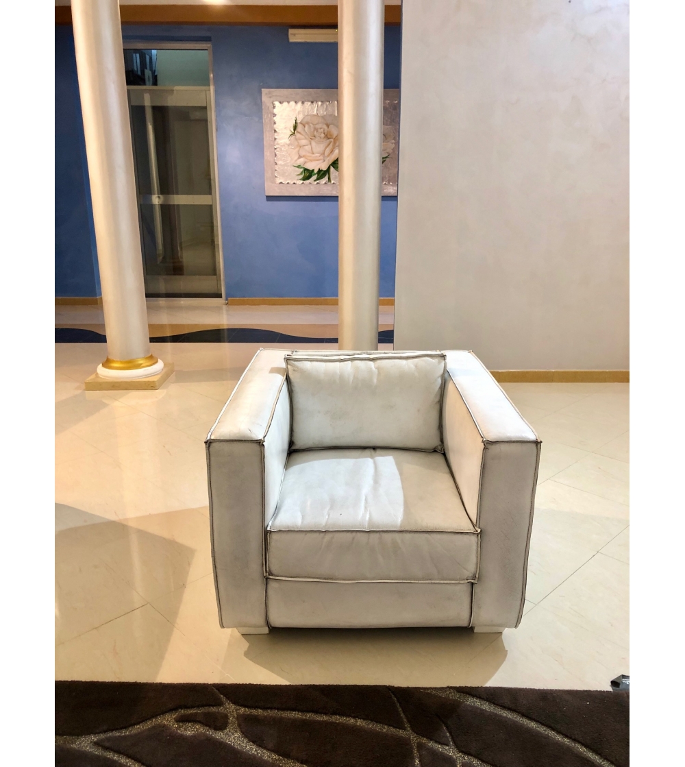 Fauteuil En Cuir De Buffle...
