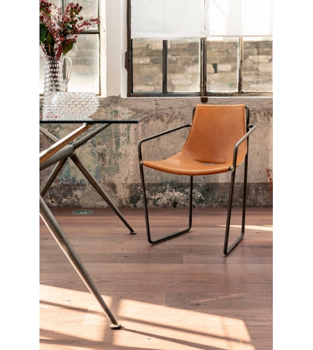 Apelle P Midj Armchair