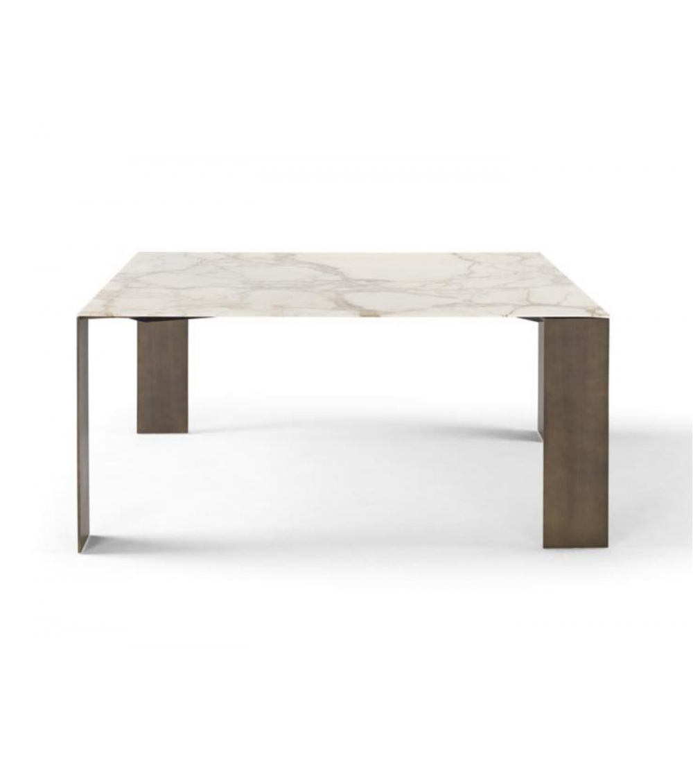 Square Exilis table By Amura