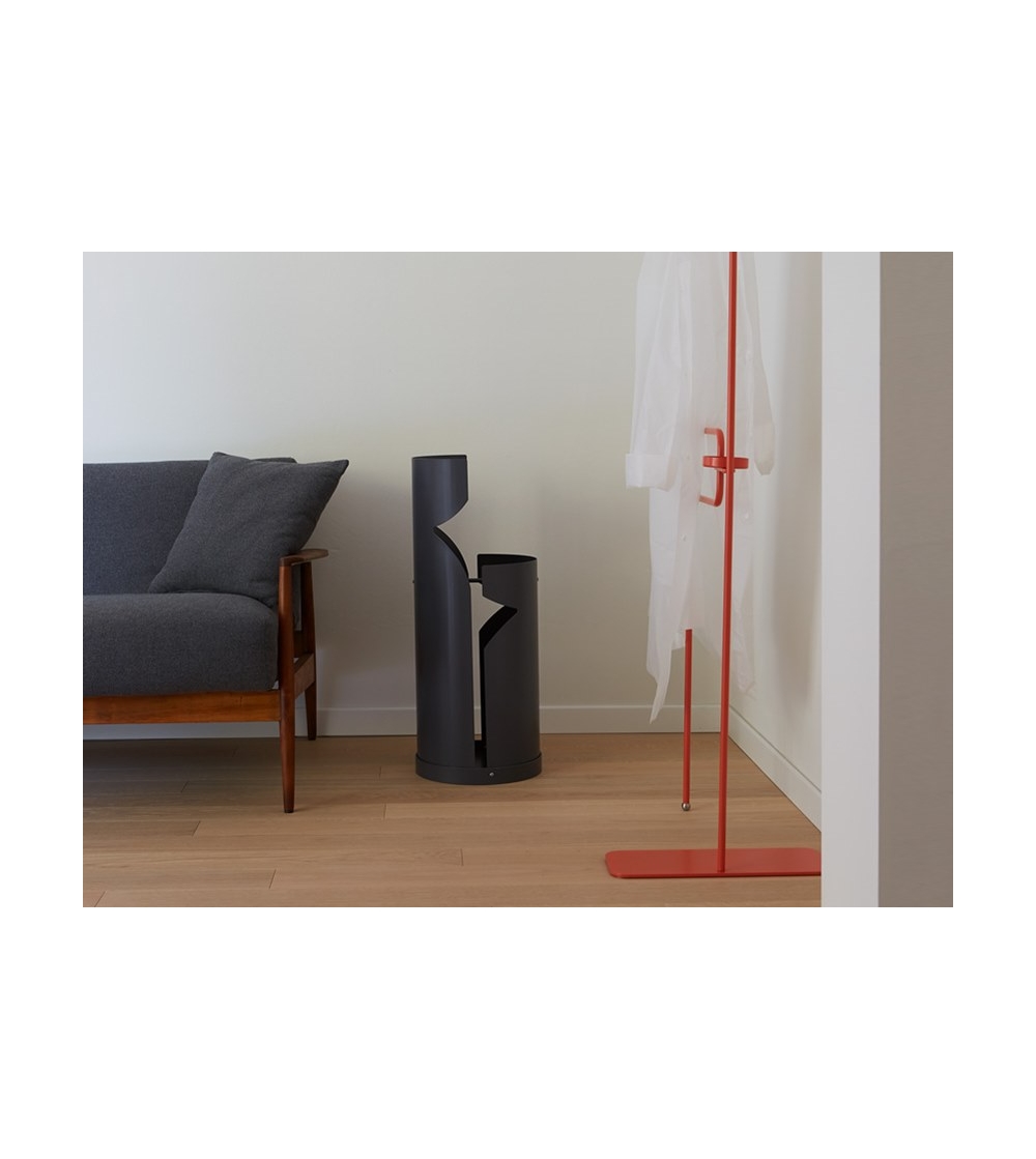 Floorstanding metal umbrella stand...