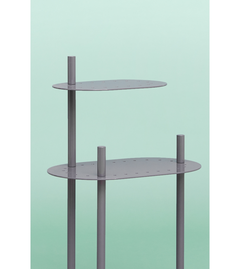 Modulares System aus Metalltischen...