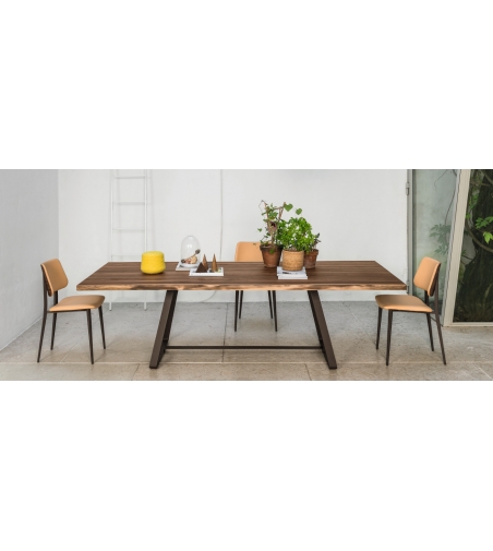 Tisch Alfred fest Midj