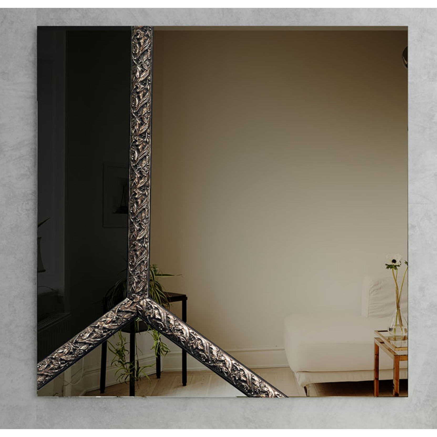 Specchio Sagomato da Parete Realizzato in Vetro Moderno