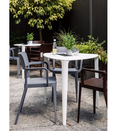 Triangular Table Nené Midj