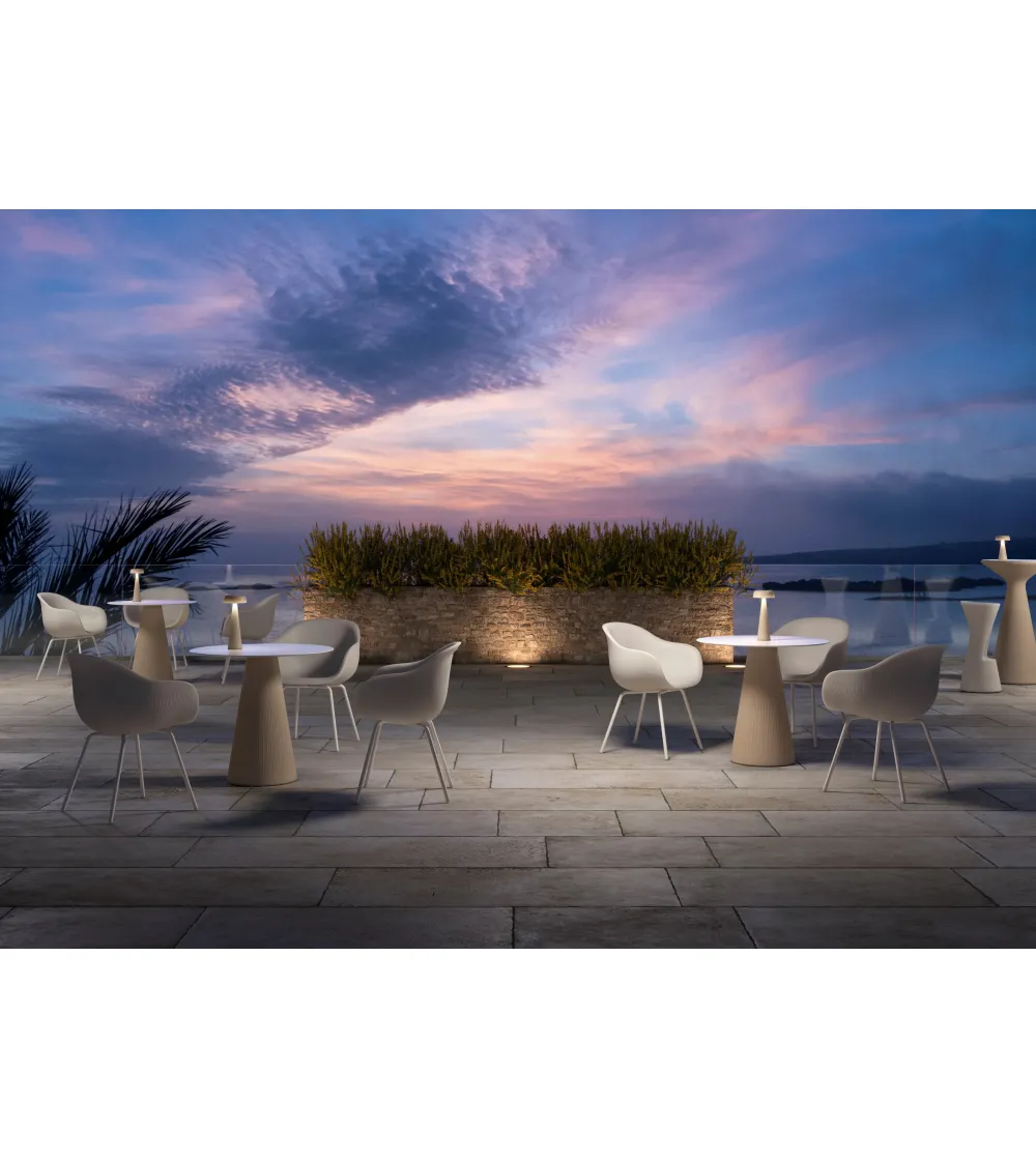 Plust - Fade Round Table