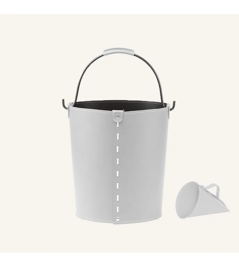 Vipel Pellet Holder Container With Shovel - Limac Design