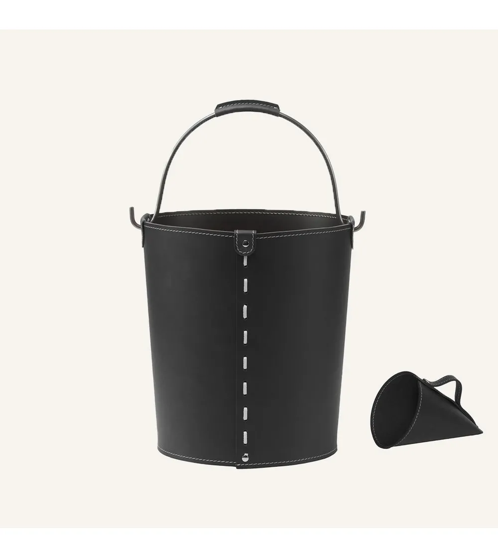 Vipel Pellet Holder Container With Shovel - Limac Design