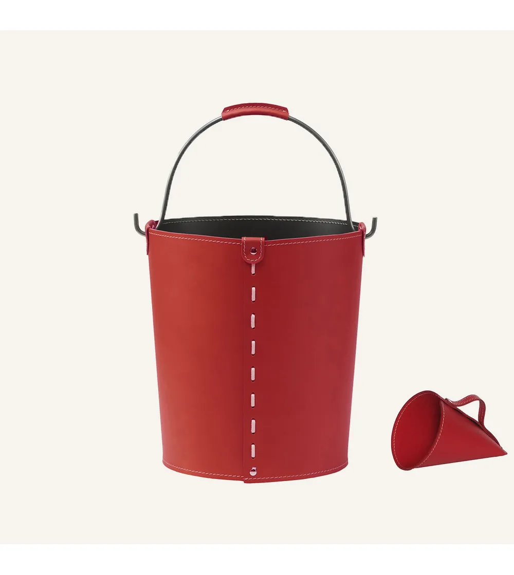 Vipel Pellet Holder Container With Shovel - Limac Design