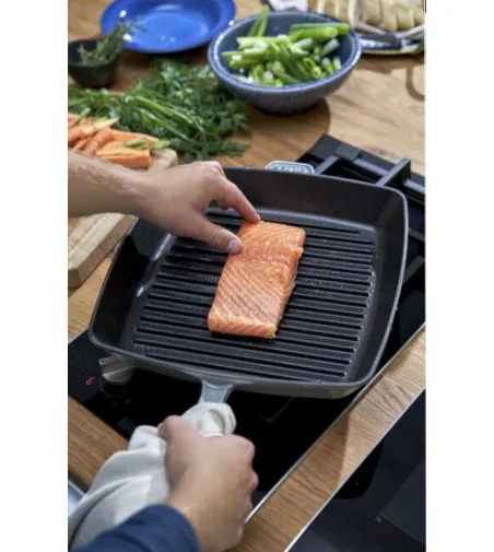 Square Grill With Handle - Staub