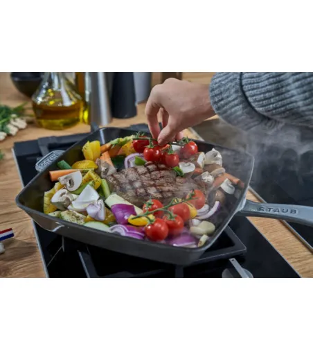 Square Grill With Handle - Staub