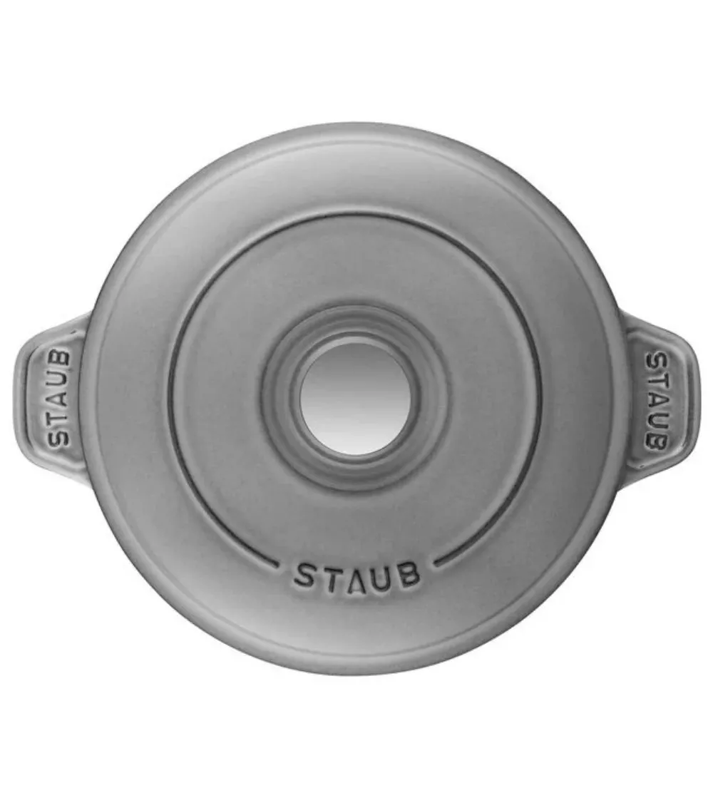 Round Baking Dish With Lid - Staub